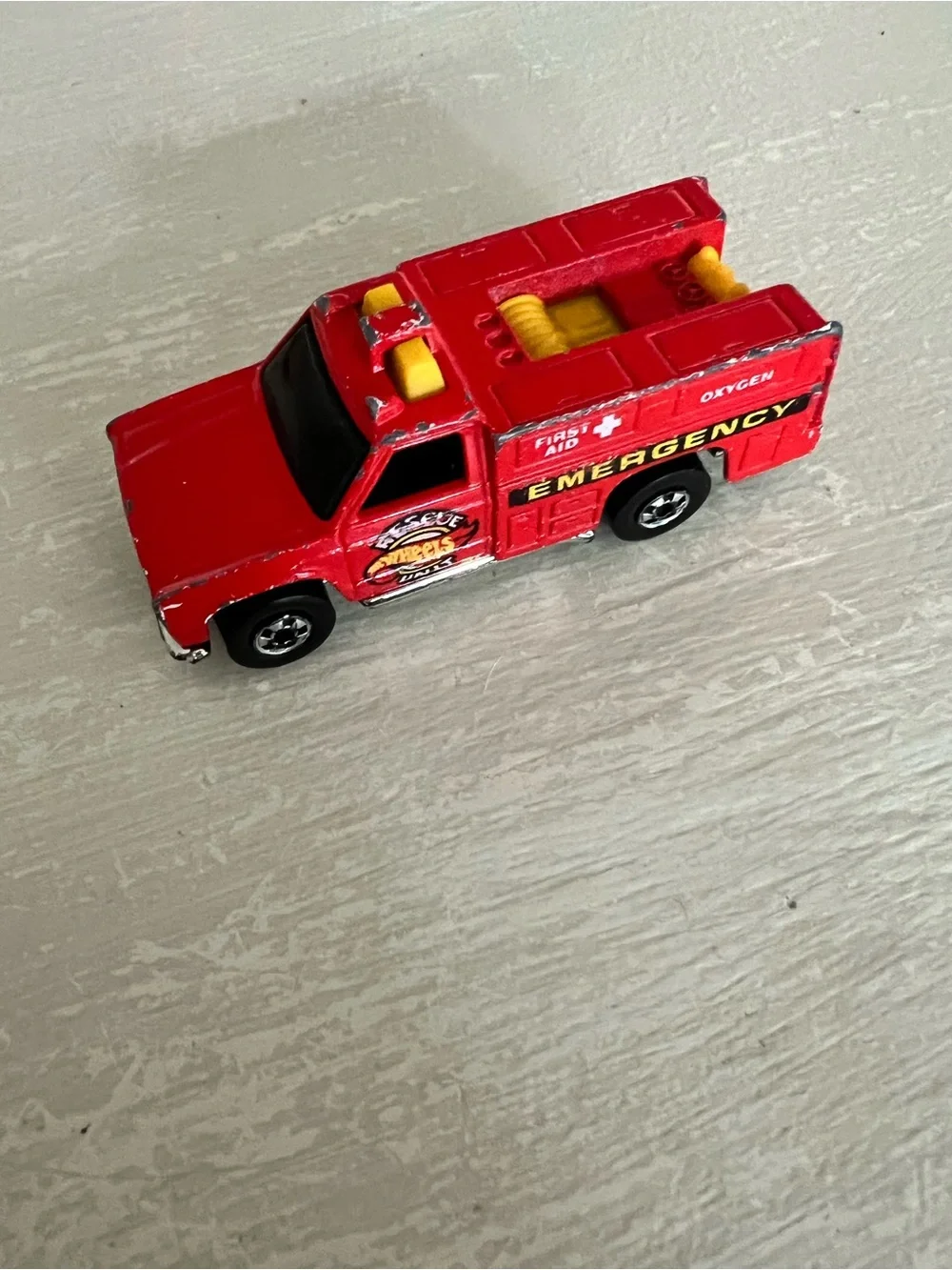 VINTAGE 1974 HOT WHEELS RED EMERGENCY RESCUE UNIT FIRE TRUCK BLACKWALLS